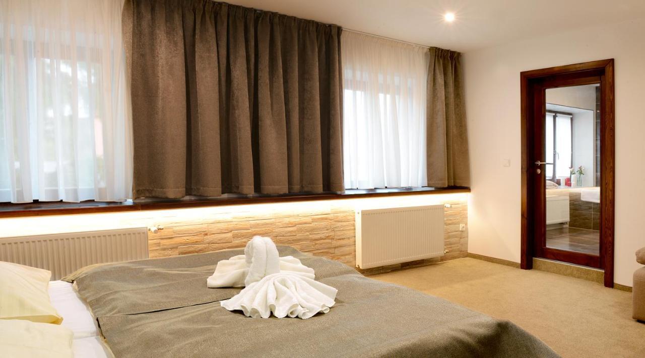 Restaurace A Penzion Pod Hradem Hotell Zlín Eksteriør bilde