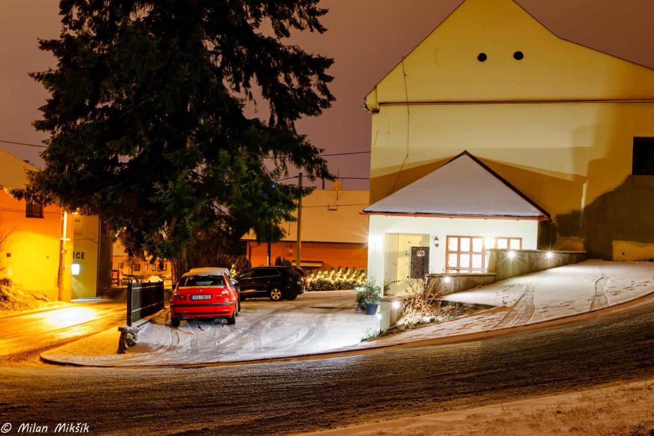 Restaurace A Penzion Pod Hradem Hotell Zlín Eksteriør bilde